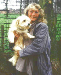Foto: Margit Cleve und H&uuml;ndin Bommer